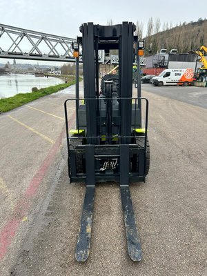 Chariot élévateur diesel Clark S30D