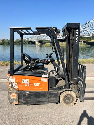 Chariot élévateur électrique Doosan B18T-7
