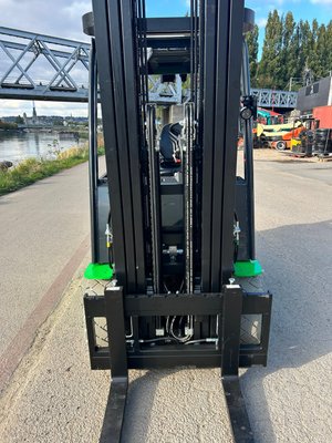 Chariot élévateur électrique CESAB B630II