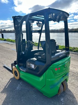 Chariot élévateur électrique CESAB B316II