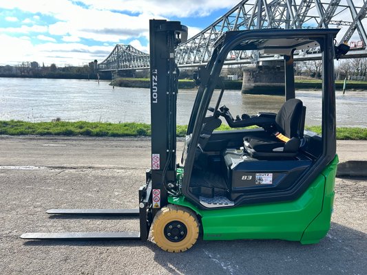 Chariot élévateur électrique CESAB B316II