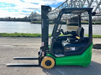 Chariot élévateur électrique CESAB B316II - 2