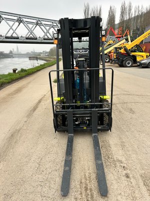 Chariot élévateur gaz Clark S25L