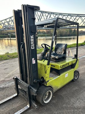 Chariot élévateur électrique Clark CEM 20S / N