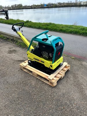 Compacteur à main / plaque vibrante Ammann APR 52/75