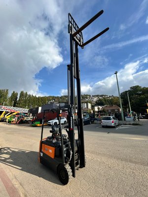 Chariot élévateur électrique Doosan B15T-7