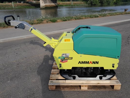 Compacteur à main / plaque vibrante - APH85/95