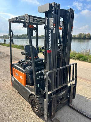 Chariot élévateur électrique Doosan B15T-7