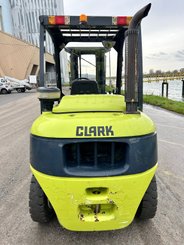 Chariot élévateur diesel Clark C40D - 6