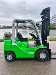 Chariot élévateur frontal 4 roues CESAB M320GV - 10