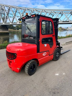 Chariot élévateur électrique EP Equipment EFL352