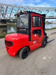 Chariot élévateur électrique EP Equipment EFL352 - 18