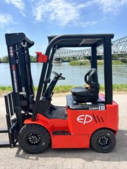 Chariot élévateur électrique EP Equipment EFL181 - 1