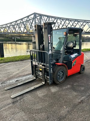 Chariot élévateur électrique Heli CPD35