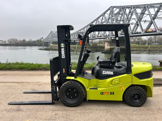 Chariot élévateur diesel Clark GTS33D