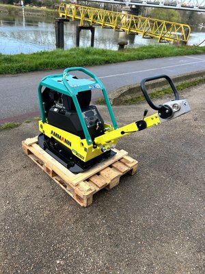 Compacteur à main / plaque vibrante Ammann APR 52/75