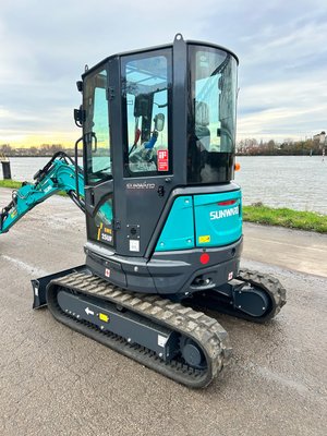 Mini pelle sur chenilles Sunward SWE25UF