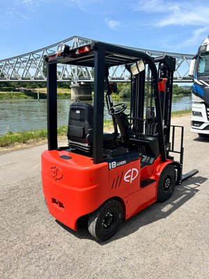 Chariot élévateur électrique EP Equipment EFL181