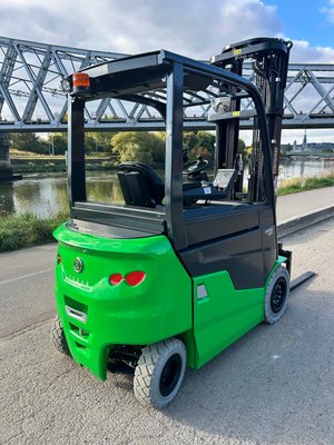 Chariot élévateur électrique CESAB B630II