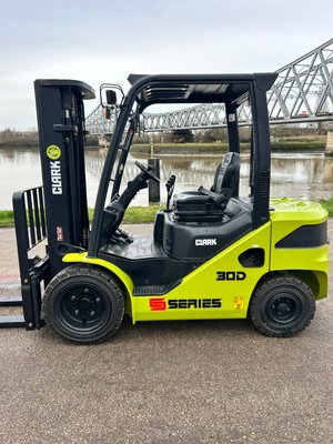 Chariot élévateur diesel Clark S30D