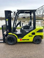 Chariot élévateur diesel Clark S30D - 1