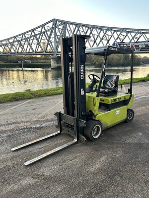Chariot élévateur électrique Clark CEM 20S / N