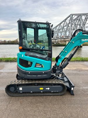 Mini pelle sur chenilles Sunward SWE25UF