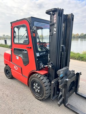 Chariot élévateur électrique EP Equipment EFL352