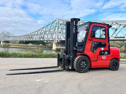 Chariot élévateur électrique - EFL352