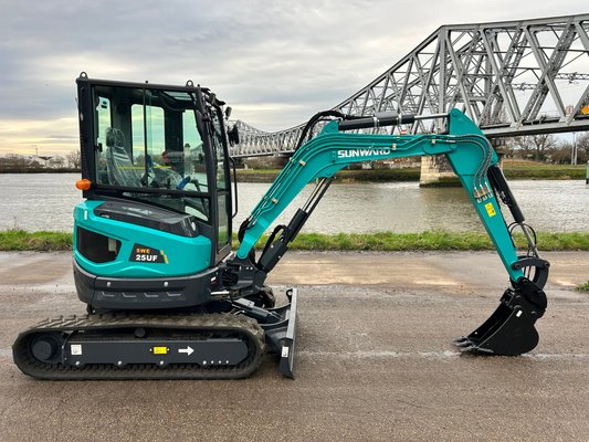 Mini pelle sur chenilles Sunward SWE25UF