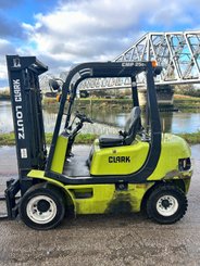 Chariot élévateur diesel Clark CMP25D - 1