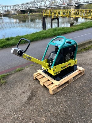 Compacteur à main / plaque vibrante Ammann APR 52/75