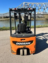 Chariot élévateur électrique Doosan B18T-7 - 8