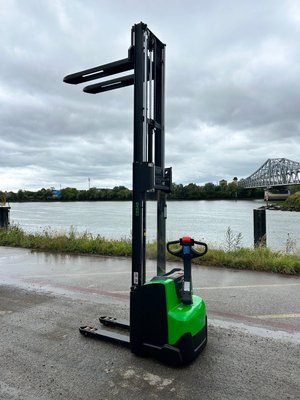 Gerbeur électrique CESAB S212L-