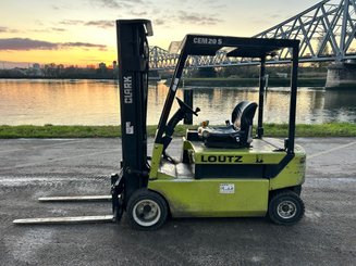 Chariot élévateur électrique Clark CEM 20S / N - 1