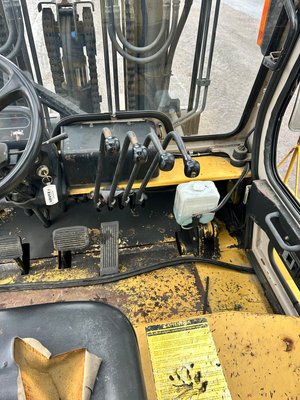 Chariot élévateur diesel Caterpillar DP70