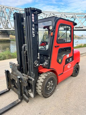 Chariot élévateur électrique EP Equipment EFL352