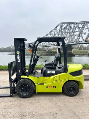 Chariot élévateur diesel Clark GTS33D