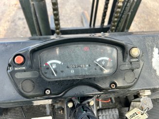 Chariot élévateur diesel Clark CMP25D - 17