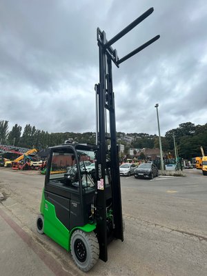 Chariot élévateur électrique CESAB B625II