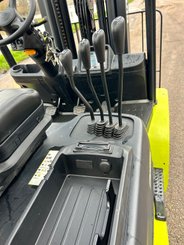 Chariot élévateur diesel Clark S30D - 17