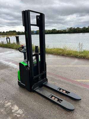 Gerbeur électrique CESAB S212L-