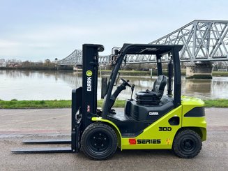 Chariot élévateur diesel Clark S30D - 2