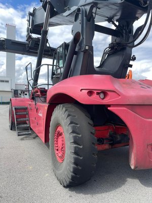 Chariot porte conteneurs vide Linde C4531