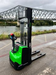 Gerbeur électrique CESAB S212L- - 3