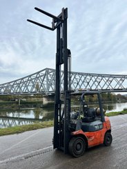 Chariot élévateur gaz Toyota 42-7FGF25 - 12