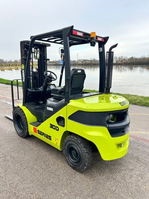 Chariot élévateur diesel Clark S30D