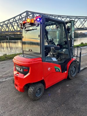 Chariot élévateur électrique Heli CPD35