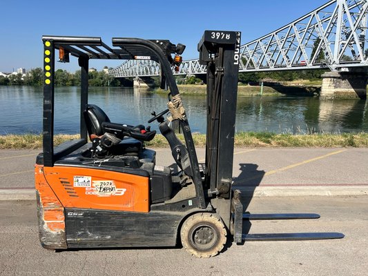 Chariot élévateur électrique Doosan B18T-7