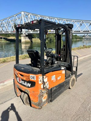 Chariot élévateur électrique Doosan B18T-7